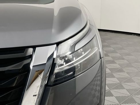 Used 2024 Nissan Pathfinder Platinum image 9