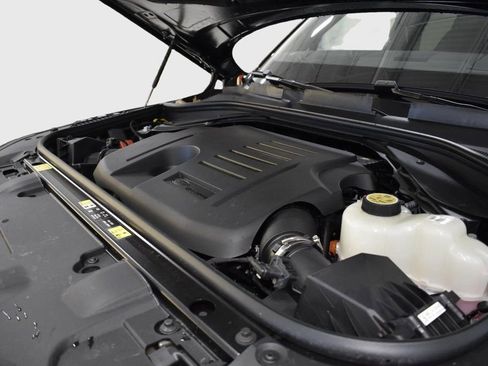 Used 2025 Land Rover Range Rover SE image 13