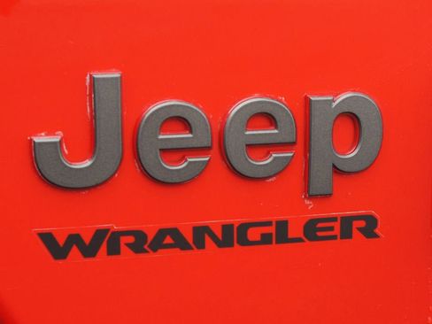 Used 2021 Jeep Wrangler Rubicon w/ Steel Bumper Group image 19