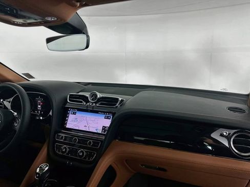 Used 2021 Bentley Bentayga AWD/4WD image 30