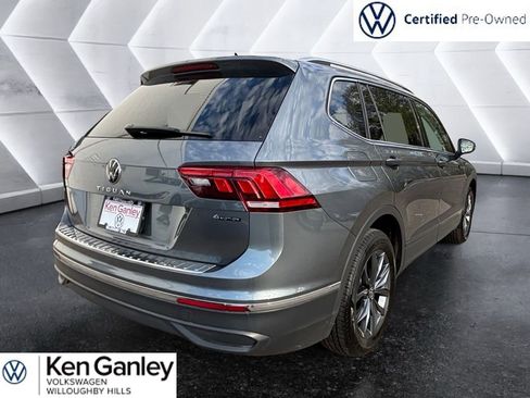 Used 2023 Volkswagen Tiguan SE w/ Panoramic Sunroof Package image 4