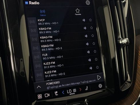 Used 2023 Volvo XC60 B5 Plus w/ Climate Package image 18