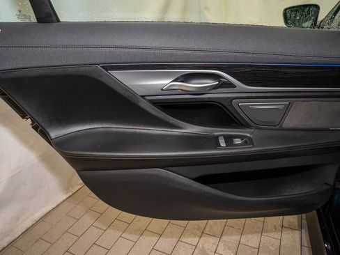 Used 2019 BMW 740i w/ M Sport Package image 11