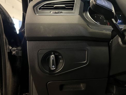 Used 2021 Volkswagen Tiguan SE FWD image 16