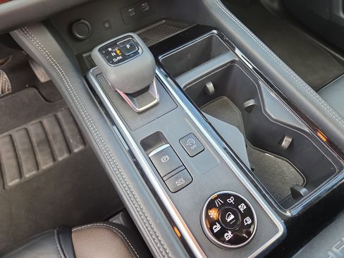 Used 2023 Nissan Pathfinder Platinum image 32