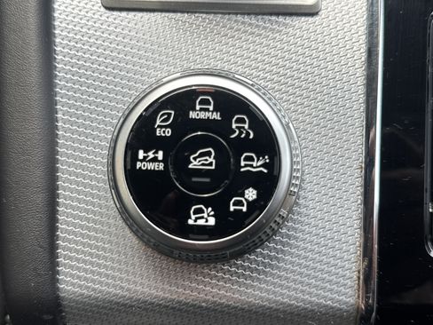 Used 2023 Mitsubishi Outlander SEL AWD/4WD image 16