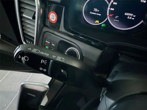 Used 2022 Porsche Cayenne AWD/4WD image 5