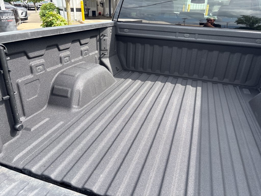 Certified 2025 GMC Sierra 1500 4x4 Crew Cab SLT image 36