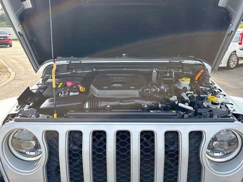 Used 2023 Jeep Wrangler Unlimited Sahara w/ Cold Weather Group AWD/4WD image 30