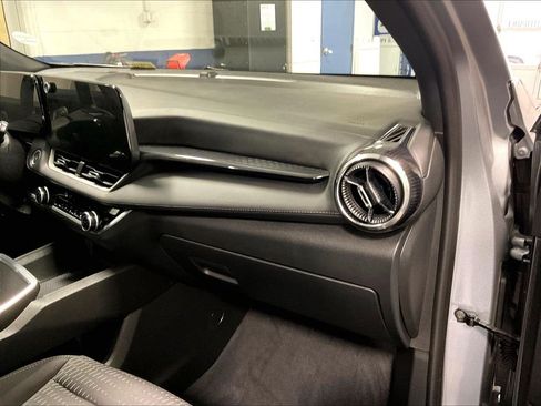 Used 2025 Chevrolet Equinox LT AWD/4WD image 13