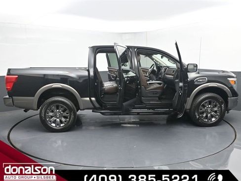 Used 2017 Nissan Titan Platinum Reserve image 21