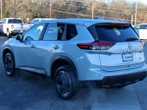 Used 2025 Nissan Rogue SV image 5