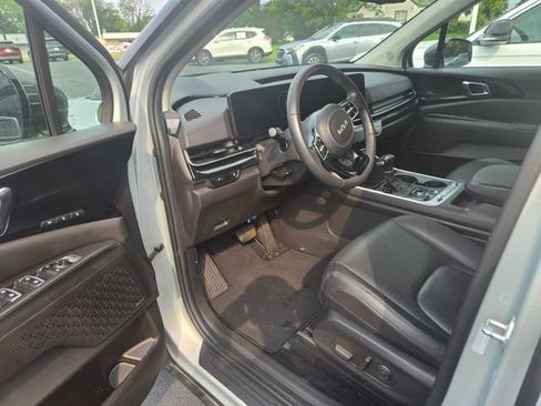 Used 2025 Kia Carnival SX Prestige FWD image 4