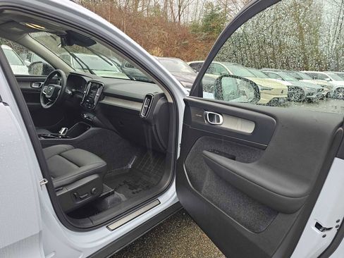 Used 2025 Volvo XC40 B5 Ultra w/ Protection Package Premier image 12