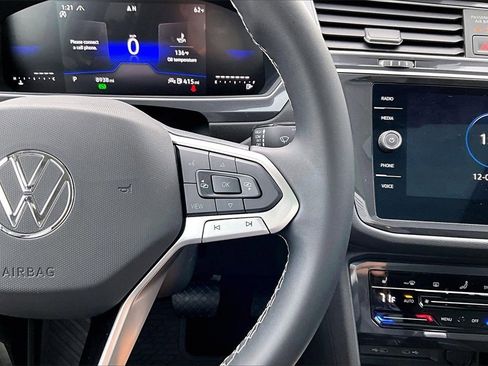 Certified 2024 Volkswagen Tiguan SE w/ Panoramic Sunroof Package image 25