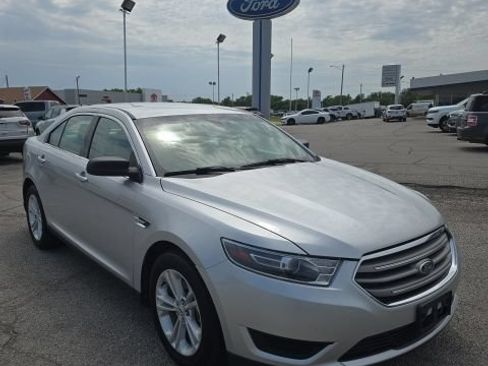 Used 2018 Ford Taurus SE FWD image 1