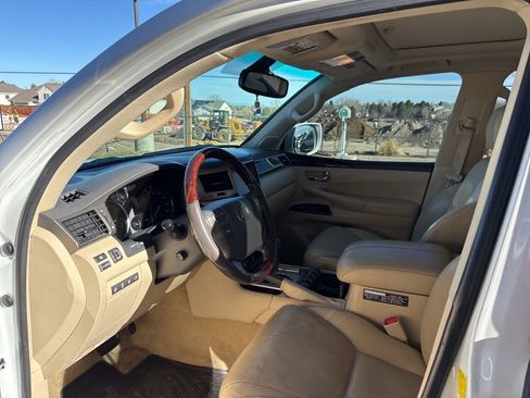 Used 2015 Lexus LX 570 4WD w/ Luxury Package image 9