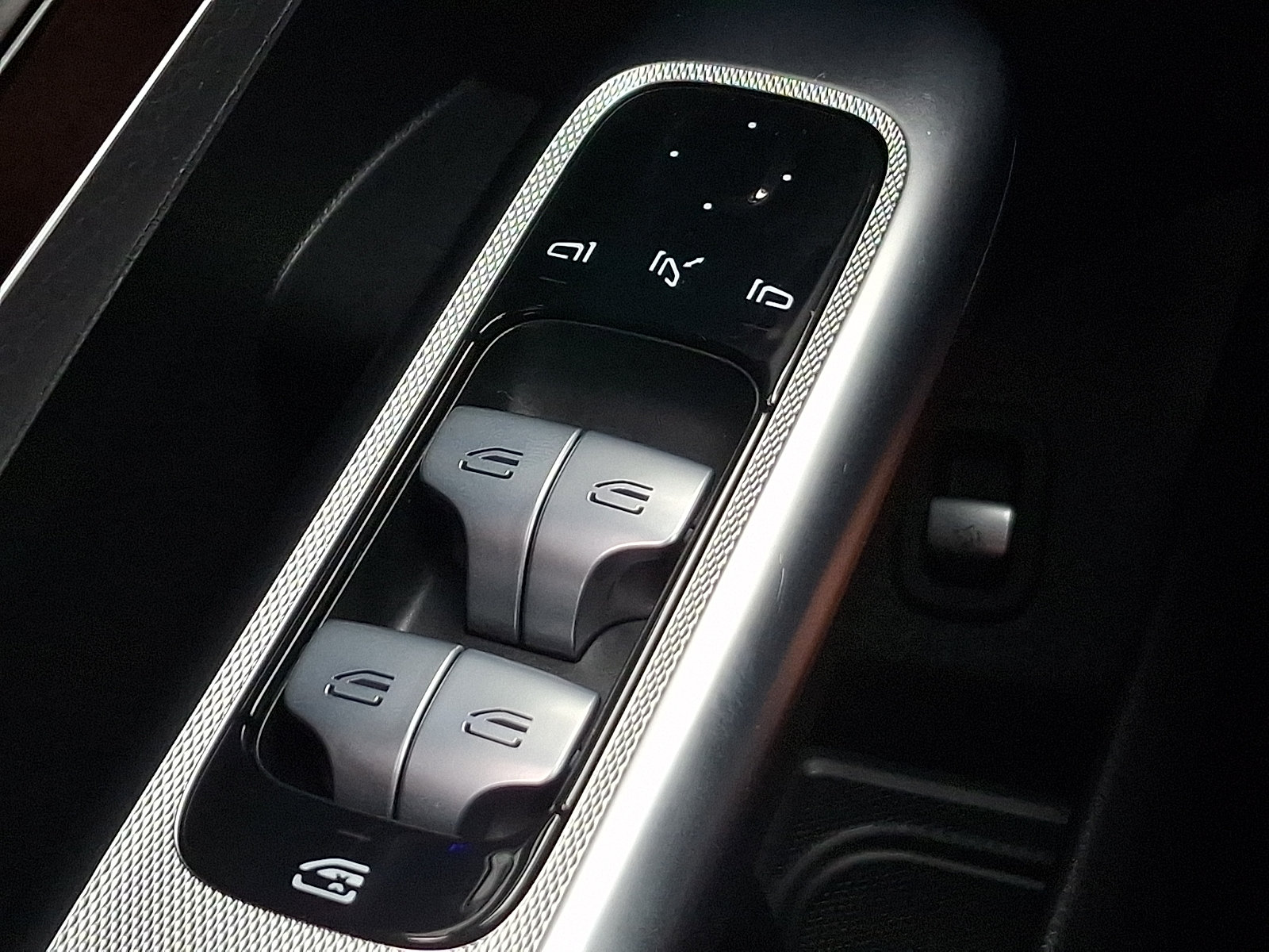 Used 2025 Mercedes-Benz GLC 300 image 25