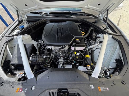 Used 2025 Genesis G70 2.5T image 32