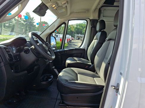 Used 2026 RAM ProMaster 2500 w/ Convenience Group FWD image 17