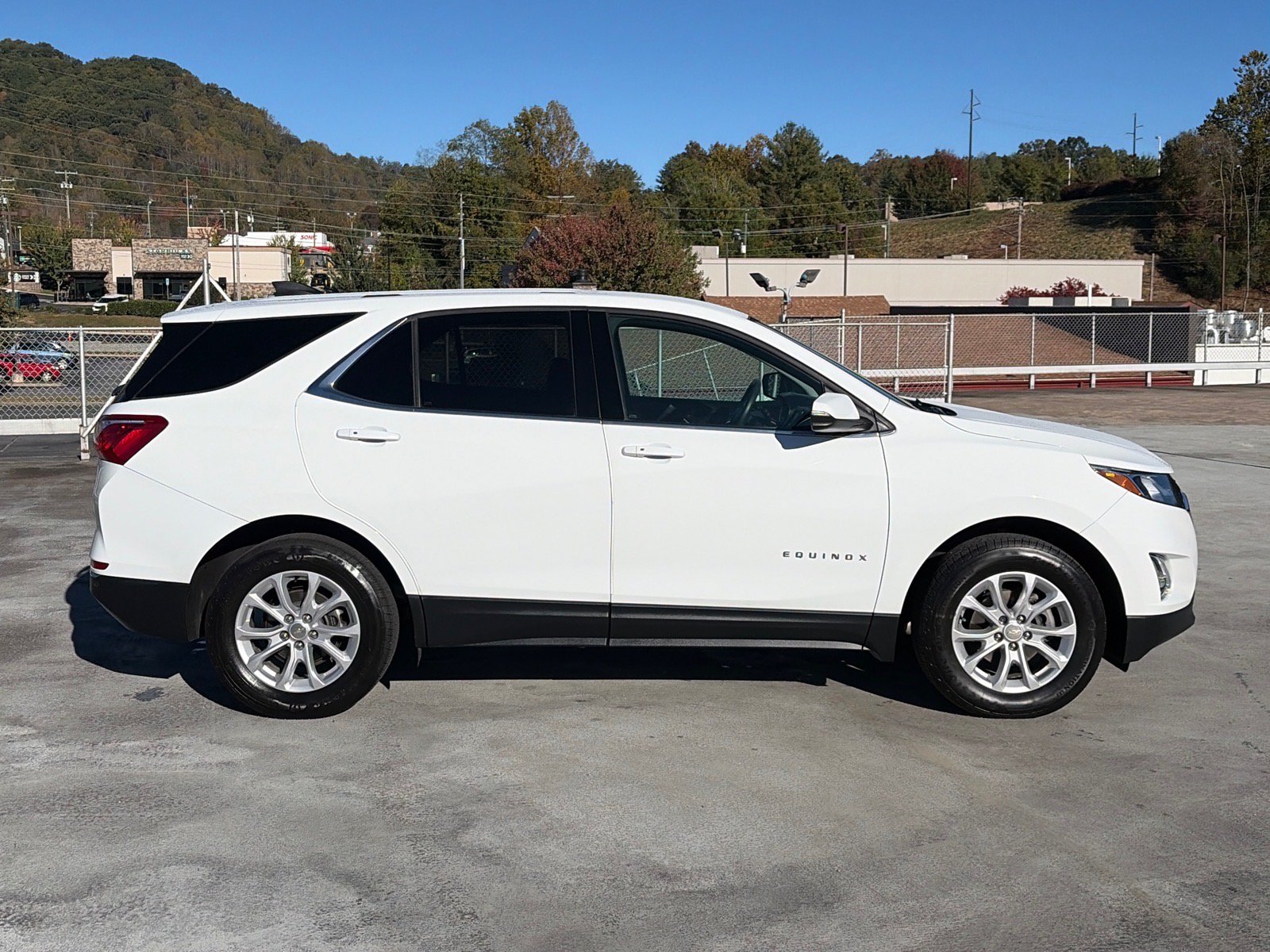 Used 2019 Chevrolet Equinox LT AWD/4WD image 2