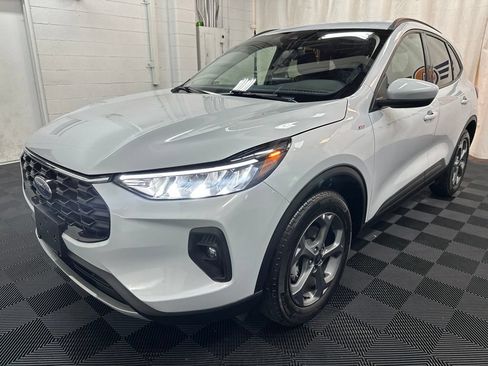 Used 2025 Ford Escape ST-Line Select AWD/4WD image 4