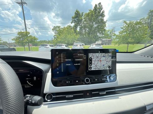 New 2025 Mitsubishi Outlander SE image 16