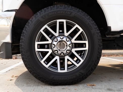 Used 2019 Ford F250 Lariat w/ Lariat Ultimate Package image 14