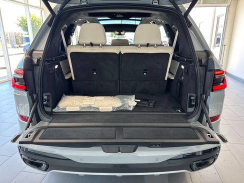 Used 2024 BMW X7 xDrive40i w/ M Sport Package AWD/4WD image 10