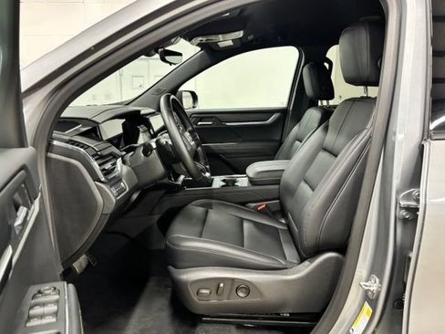 Used 2026 GMC Acadia Elevation w/ Elevation Premium Package AWD/4WD image 16