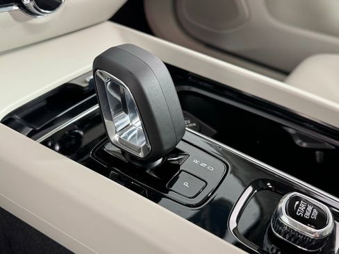 New 2024 Volvo S60 B5 Plus w/ Climate Package image 20