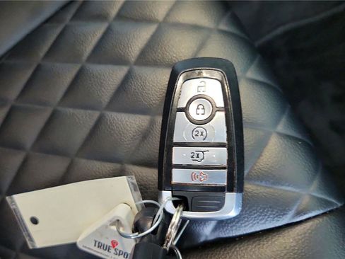 Used 2024 Ford Edge Titanium image 36