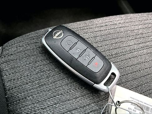 Used 2023 Nissan Rogue SV image 14