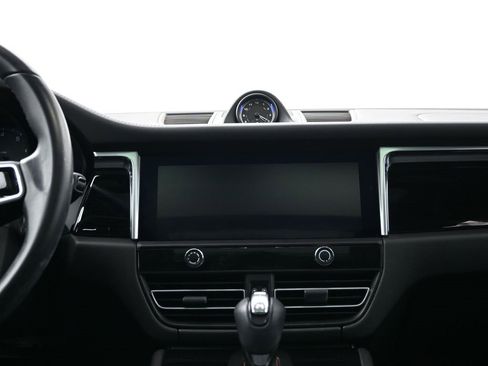 Used 2022 Porsche Macan image 11