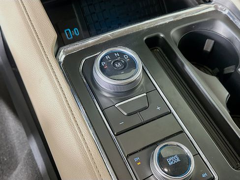 Used 2024 Ford Expedition Max XLT image 25