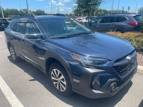 Used 2025 Subaru Outback Premium AWD/4WD image 2