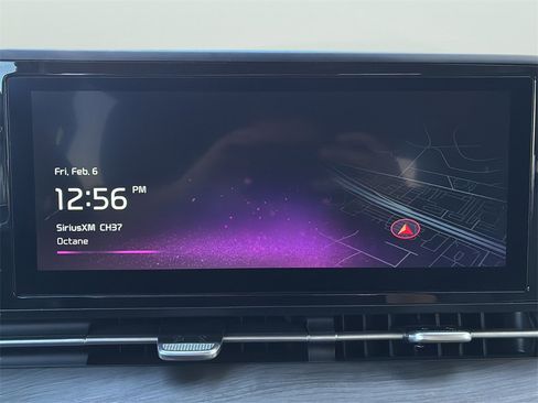 Used 2024 Kia Carnival EX image 20