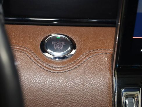 Used 2022 Lincoln Navigator Reserve image 31