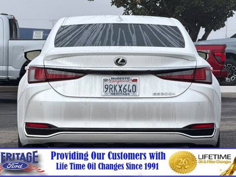 Used 2025 Lexus ES 300h w/ Premium Package image 5