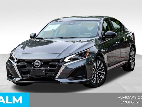 Used 2025 Nissan Altima 2.5 SV FWD image 1