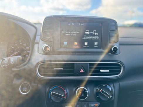 Used 2020 Hyundai Kona SEL Plus w/ Cargo Package image 13