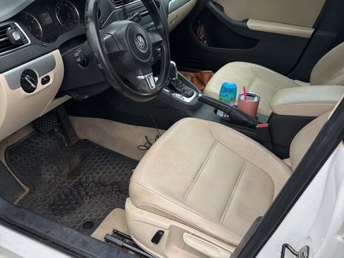 Used 2013 Volkswagen Jetta SE FWD image 3