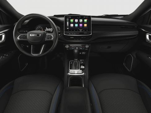 Used 2025 Jeep Compass Latitude w/ Sun & Sound Group AWD/4WD image 18