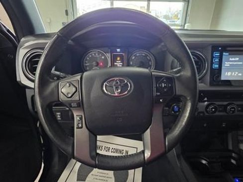 Used 2017 Toyota Tacoma TRD Sport image 15
