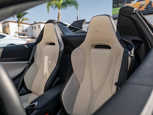 Used 2024 McLaren 750S Spider image 21