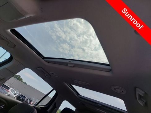 Used 2023 GMC Acadia SLE w/ Driver Convenience Package FWD image 11