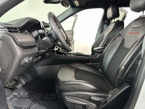 Used 2023 Jeep Compass Trailhawk image 10