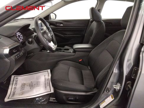 Used 2025 Nissan Altima 2.5 SV image 25