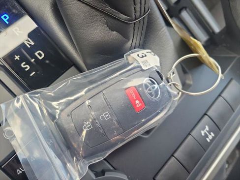 Certified 2025 Toyota Tacoma TRD Off-Road image 37