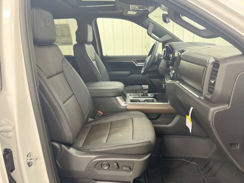 Used 2024 Chevrolet Silverado 1500 High Country w/ High Country Premium Package AWD/4WD image 23
